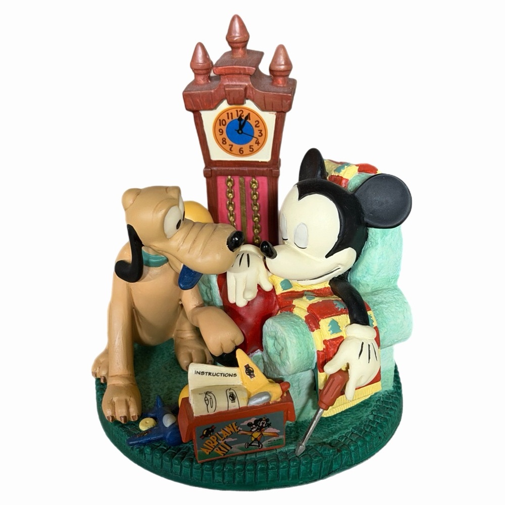 Disney Mickey and Pluto Christmas at Our House Figurine - Multicolor